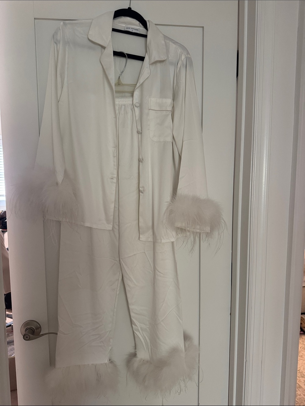 Bon Viviann Silk-Blend White Feather Trim Pajama Set size small